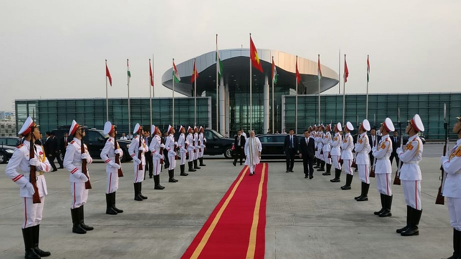 Prime Minister Narendra modi leaves Vietnam for the G20 summit in  China. (Photo Courtesy: Twitter/ <a href="https://twitter.com/MEAIndia">MEAIndia</a>)