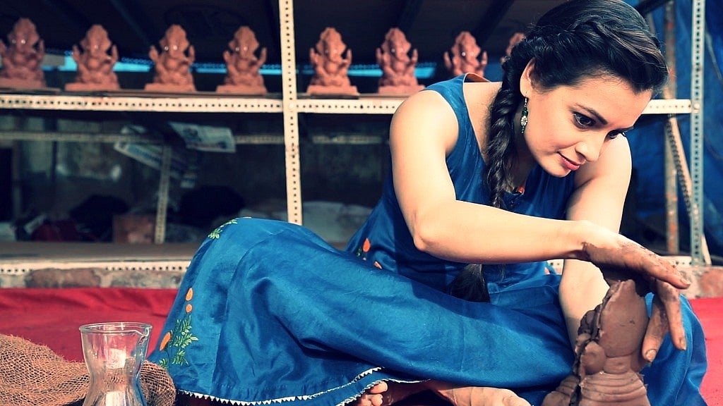 <div class="paragraphs"><p>Dia Mirza makes an eco-friendly Tree Ganesha. </p></div>
