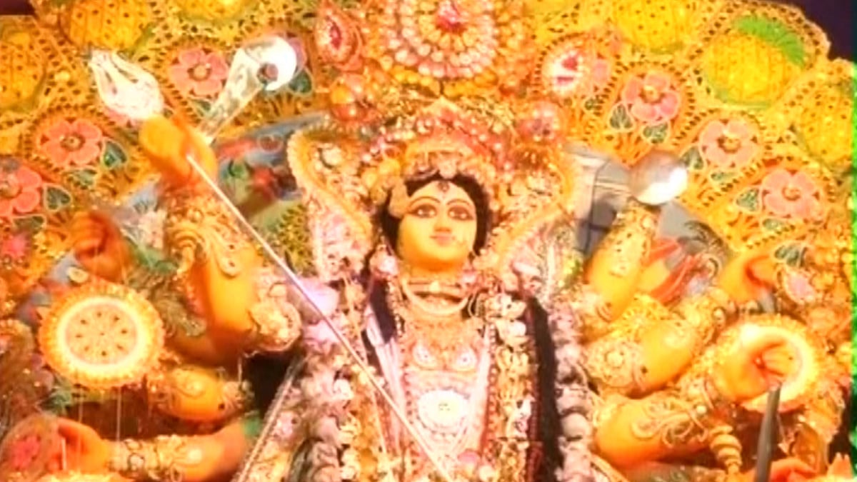 Durga idol worshipped during Navratri (Photo: ANI Screengrab)
