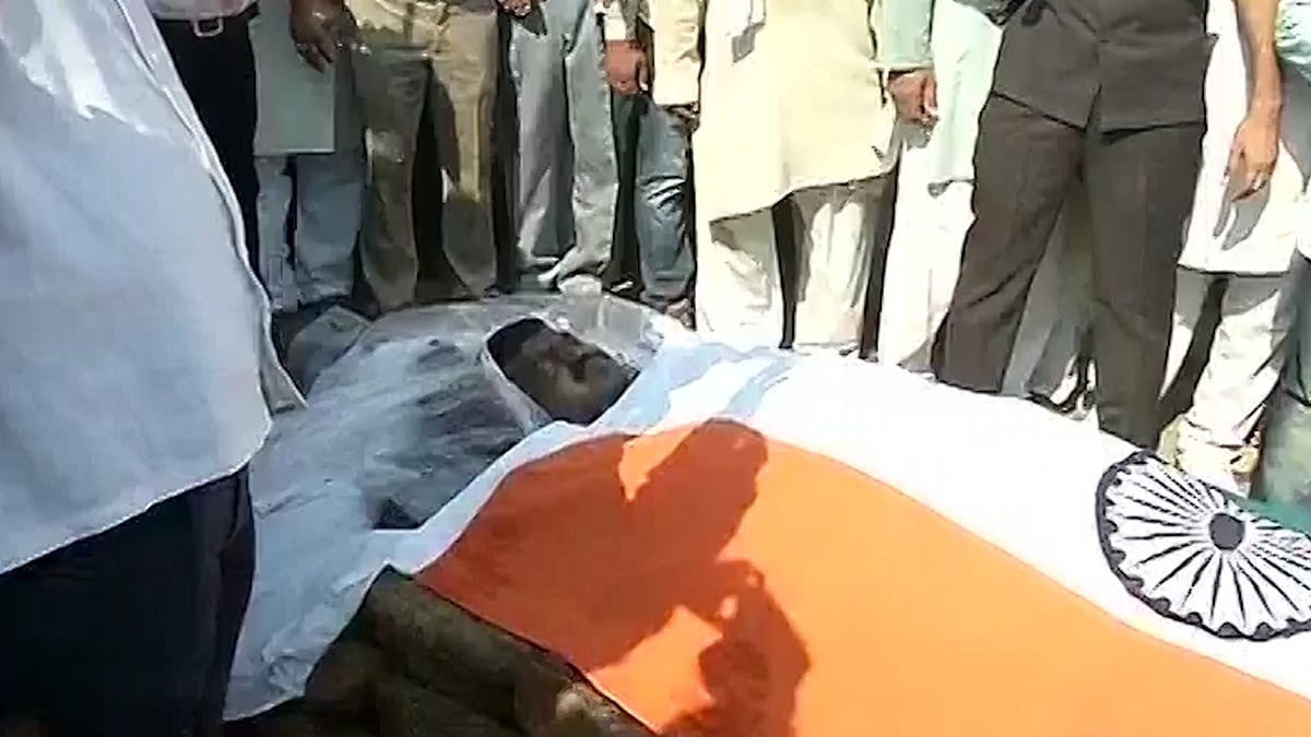 The body of Baramulla attack martyr BSF jawan Nitin Kumar was brought to his hometown Etawah in UP for his last rites. (Photo: ANI Screengrab)