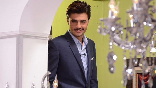 Pakistan’s <i>chaiwalas</i> are hotter than Indian actors. Don’t you think? (Photo Courtesy: Facebook/<a href="https://www.facebook.com/gmponarydigital/photos/a.1130777273658462.1073742233.121201194616080/1130777490325107/?type=3&amp;permPage=1">Good Morning Pakistan</a>)