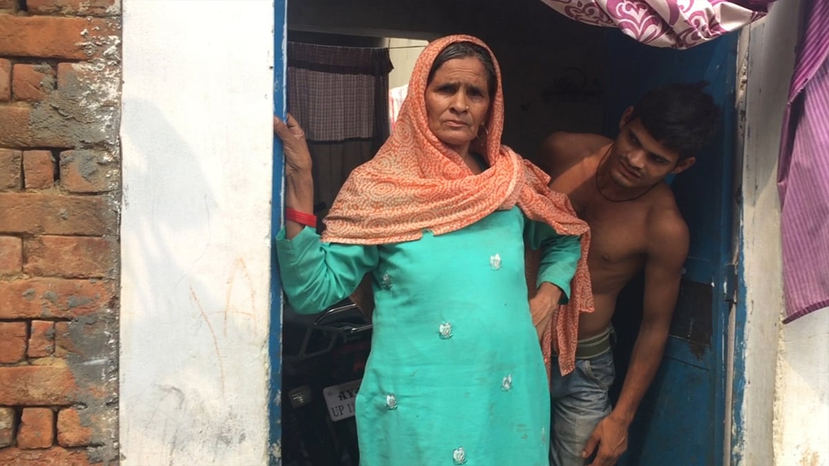 A woman stands on the threshold of her home in Khampur village of Muzaffarnagar (Photo: The Quint)