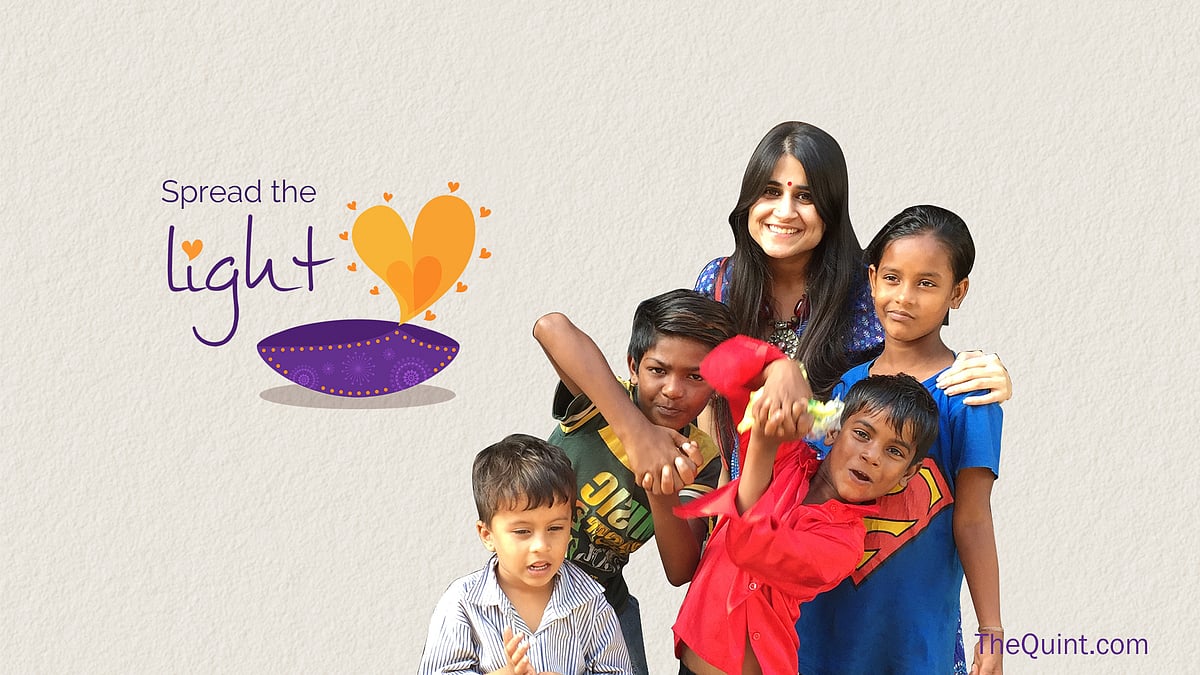 Dhoni makes them happy. (Photo: <b>The Quint</b>)