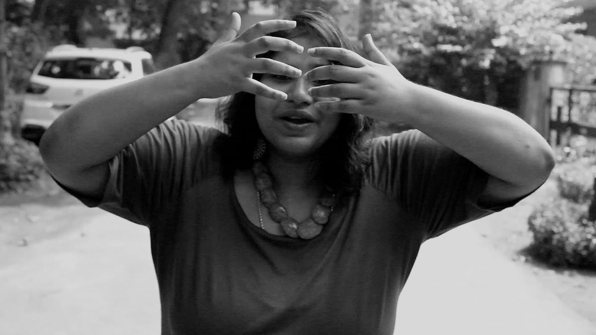 Anu Elizabeth Roche performs a spoken word poem about Trichotillomania. (Photo courtesy: Crayon Impact)