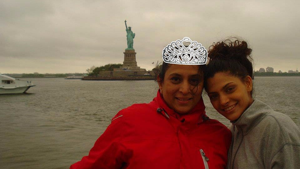 ‘Mirzya’ female lead actor Saiyami Kher with her mother Uttara Kher in New York. (Photo Courtesy: Facebook/Uttara Kher/Photo altered by <b>The Quint</b>)