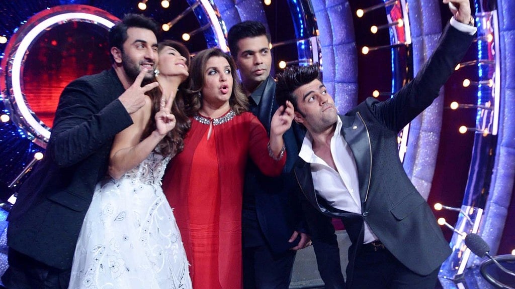 Ranbir Kapoor, Jacqueline Fernandez, Farah Khan, Karan Johar and Manish Paul take a selfie on the sets of<i> Jhalak Dikhhla Jaa. </i>(Photo: Yogen Shah)
