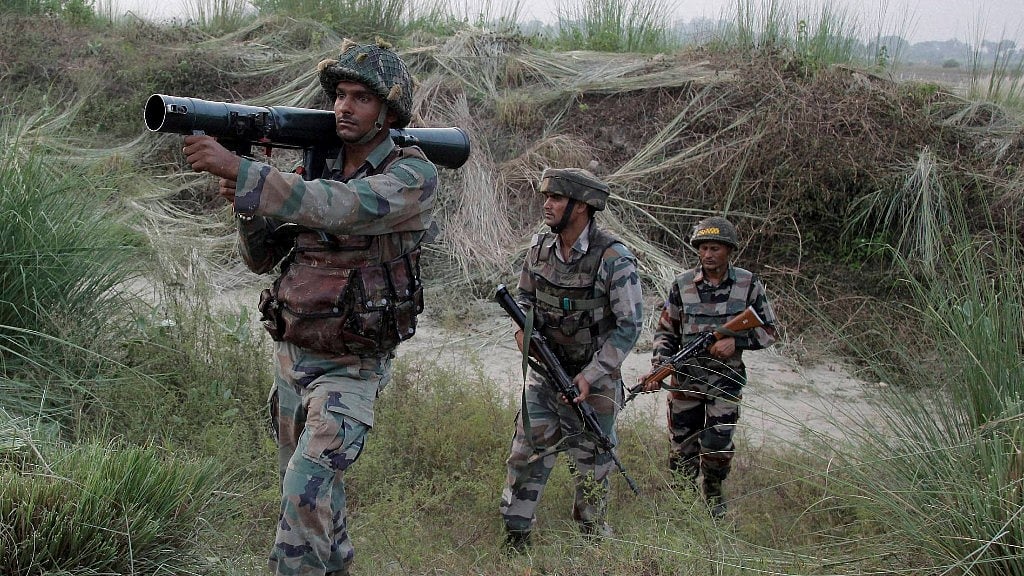 Army soldiers patrol near the Line of Control, in Pallanwal sector, about 75 kilometers from Jammu, 4 October 2016. (Photo: PTI)