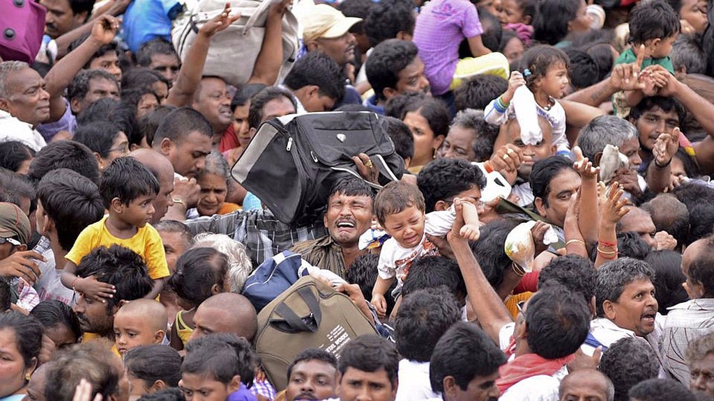Devotees attending the Maha Pushkaralu, a Hindu festival, on the banks of river Godavari at Rajahmundry in Andhra Pradesh where a stampede killed 27 (Photo: Reuters)