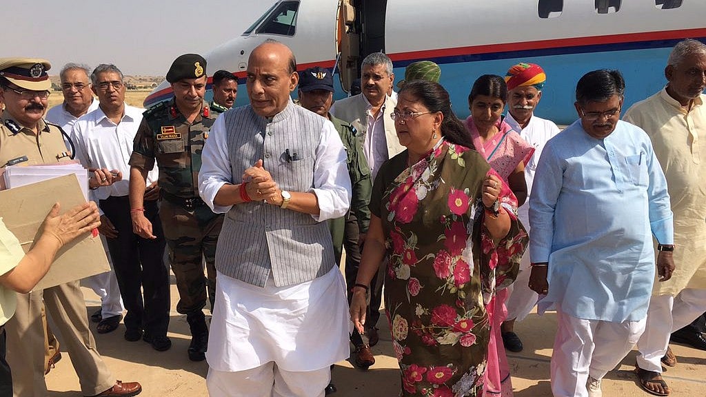 (Photo Courtesy: <a href="https://twitter.com/ANI_news/status/784257916018622464">Twitter/@ANI_news</a>)
