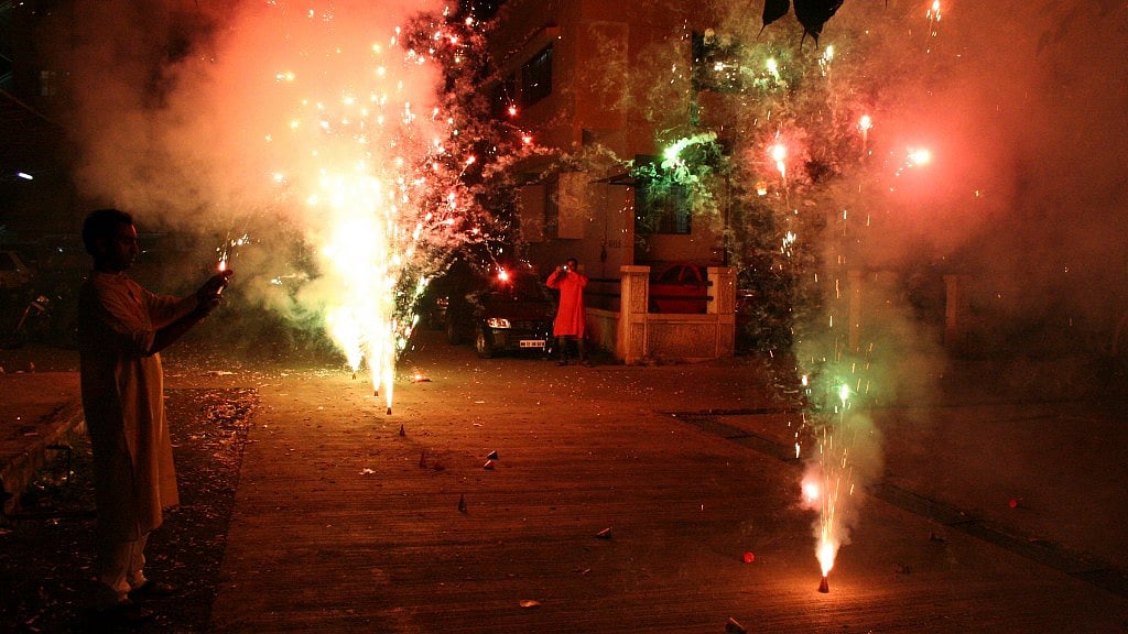 Air pollution caused by fireworks during Diwali (Photo: iStock)