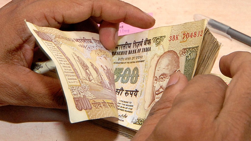 A cashier counts currency notes inside a bank. (This is photo is used for representational purpose only) (Photo: Reuters)