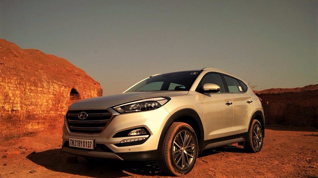 The Tucson’s design follows Hyundai’s fluidic sculpture 2.0 design philosophy. (Photo Courtesy: <a href="https://www.motorscribes.com/reviews/2016-hyundai-tucson-nu-2-0-diesel-gls-at-first-drive">Motorscribes</a>)