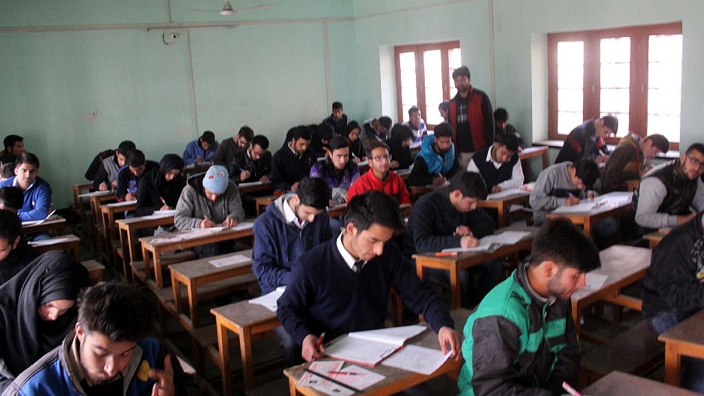 The crisis in Kashmir has turned schools into an endangered species which need official patronage for survival. (Photo: Muneeb Ul Islam)