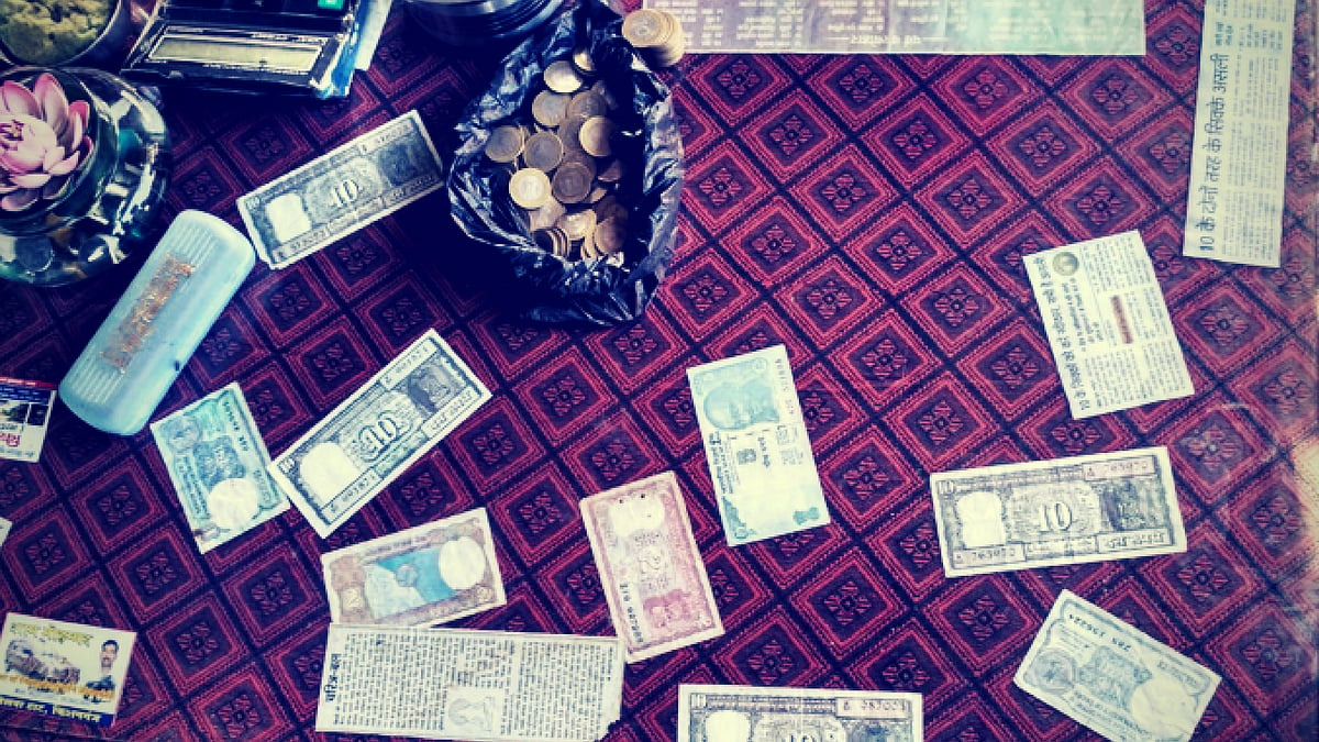 Who is monitoring what is happening at ATMs and banks in places like Kishanganj and Bhagalpur? (Photo Courtesy: Basil Baby; Image altered by <b>The Quint</b>)