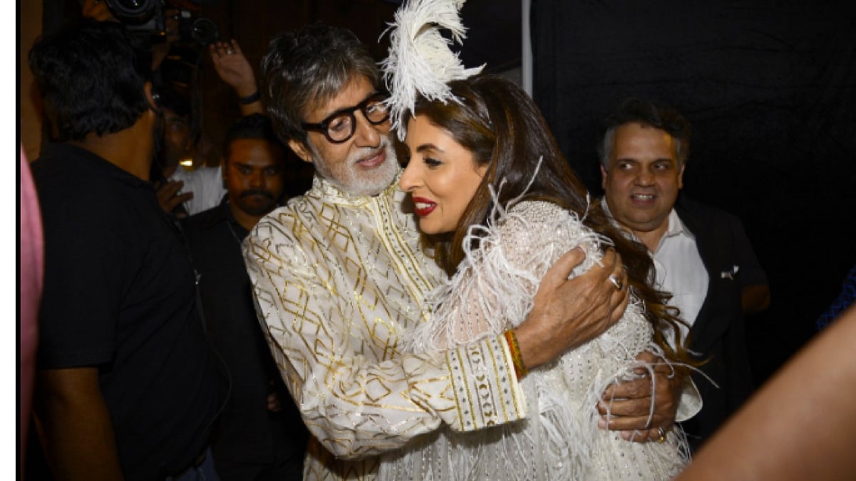 Father- Daughter, Amitabh and Shweta Bachchan. (Photo Courtesy: <a href="https://twitter.com/Popdiarieslive">Twitter/@Popdiarieslive</a>)