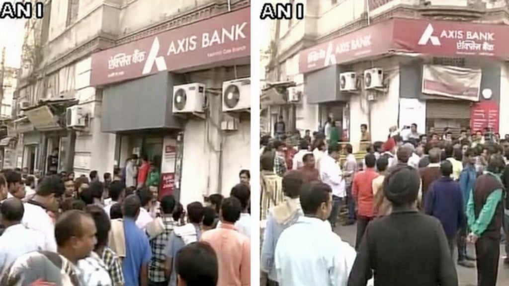 Kashmere Gate Axis bank branch, Delhi (Photo: Twitter/ANI)