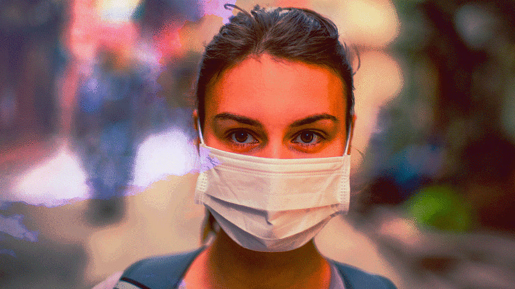 

Dear Delhiites, wipe your sulphate saturated tears, choke in the cancerous gases and wait patiently as your leaders debate on the measures to curb the toxic haze while China’s capital is winning (surprise!) its war against pollution. (Photo: iStock altered by <b>The Quint</b>)