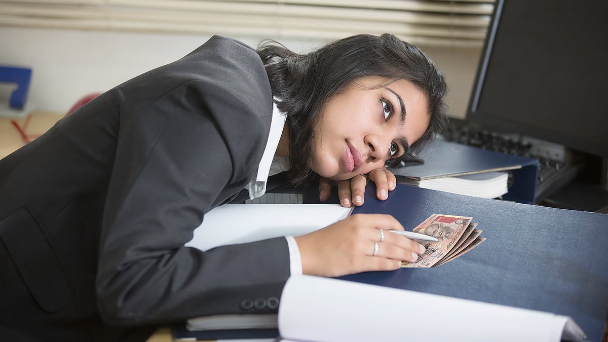 How much cash do you have? (Photo: iStock/Altered by <b>The Quint</b>)