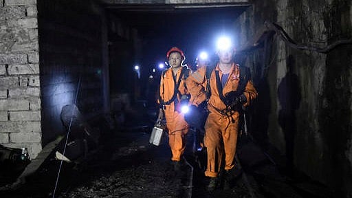 In this Monday, 31 October photo released by China’s Xinhua News Agency, rescuers work at Jinshangou Coal Mine in Chongqing, southwest China. (Photo: AP) 