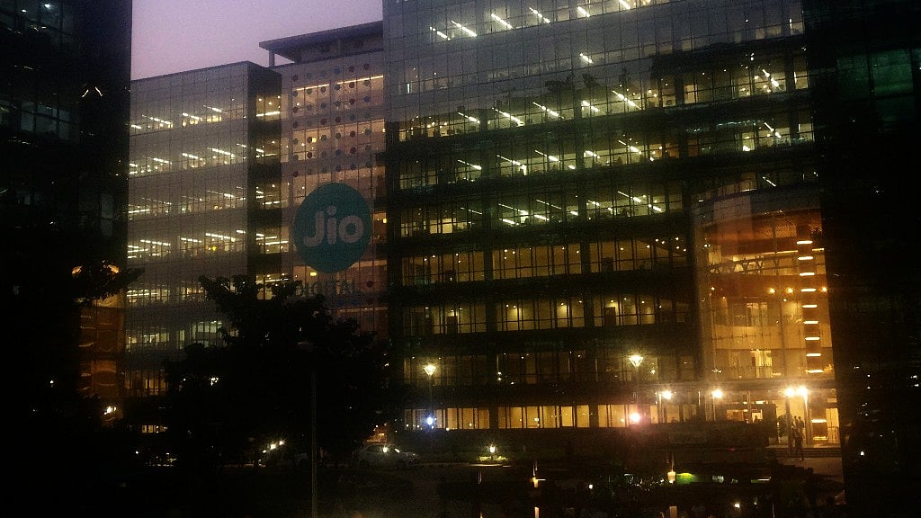 The Reliance Jio Experience Centre in Mumbai. (Photo: <b>The Quint</b>)
