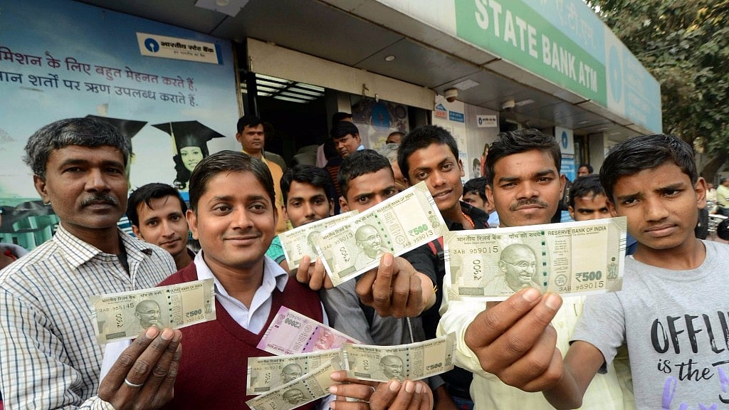 Even with multiple restrictions in place, people withdrew an average of Rs. 12,742 crore everyday since 10 November. (Photo: IANS)