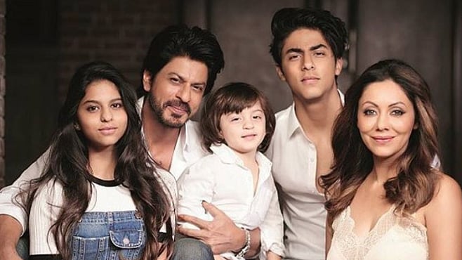 SRK with his family pose for a family photo. (Photo Courtesy: Instagram)