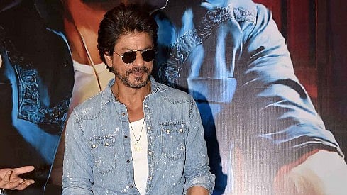Shah Rukh Khan unveils the trailer of <i>Raees</i>. (Photo: Yogen Shah)