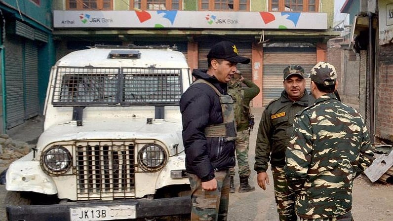 Police arrived at the bank after the robbery in the Pulwama branch of J&K Bank. (Photo Courtesy: PTI)