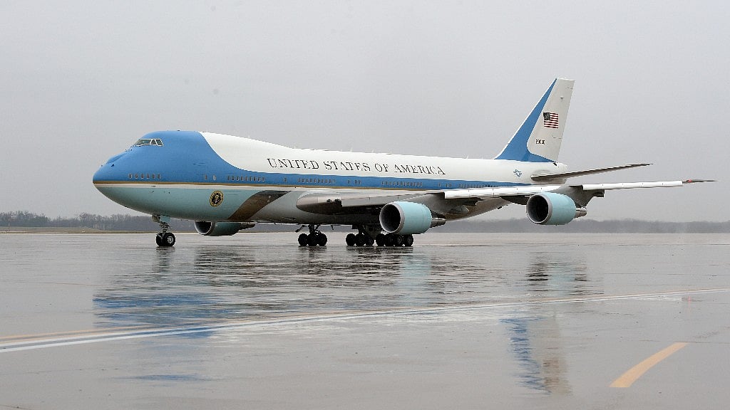 Air force One, with President Barack Obama aboard, prepares to take off from Andrews Air Force Base on Tuesday, 6 December 2016. (Photo: AP)