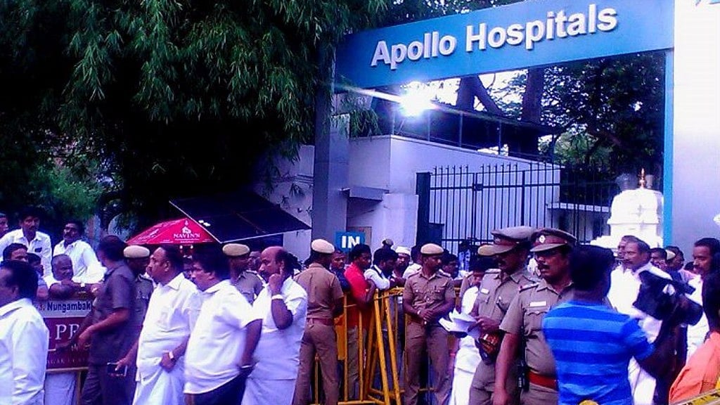 Amma fanatics waiting outside Apollo hospital. (Photo Courtesy: The News Minute)