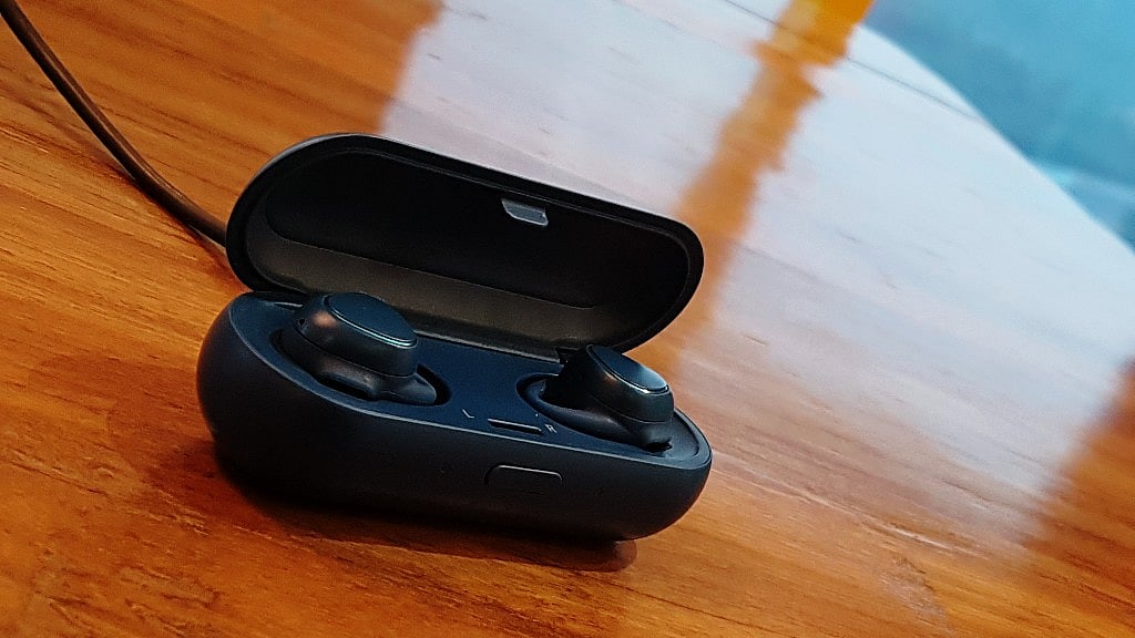 Samsung Gear IconX is a wireless fitness wearable in its true form. (Photo: <b>The Quint</b>)