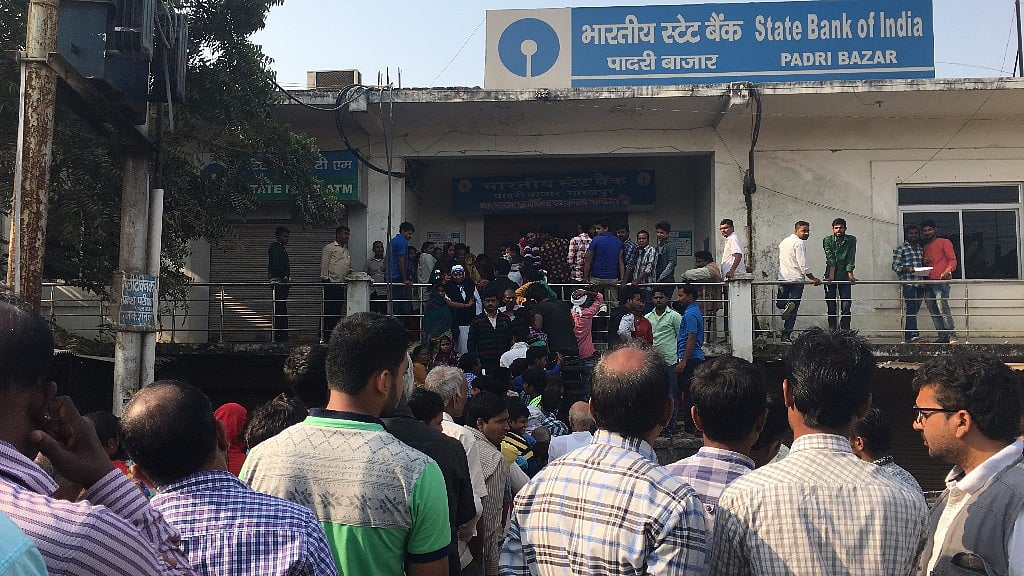 As PM Modi’s self-imposed 50-day demonetisation deadline looms, rural India is quickly growing impatient. (Photo: Esha Paul/<b>The Quint</b>)