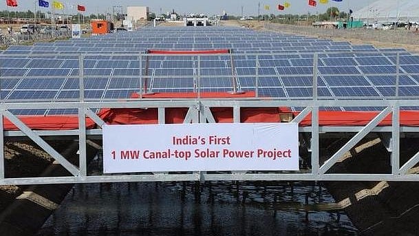 India’s first solar power plant project near Kadi. (Photo: Hitesh Vip/Wikimedia)