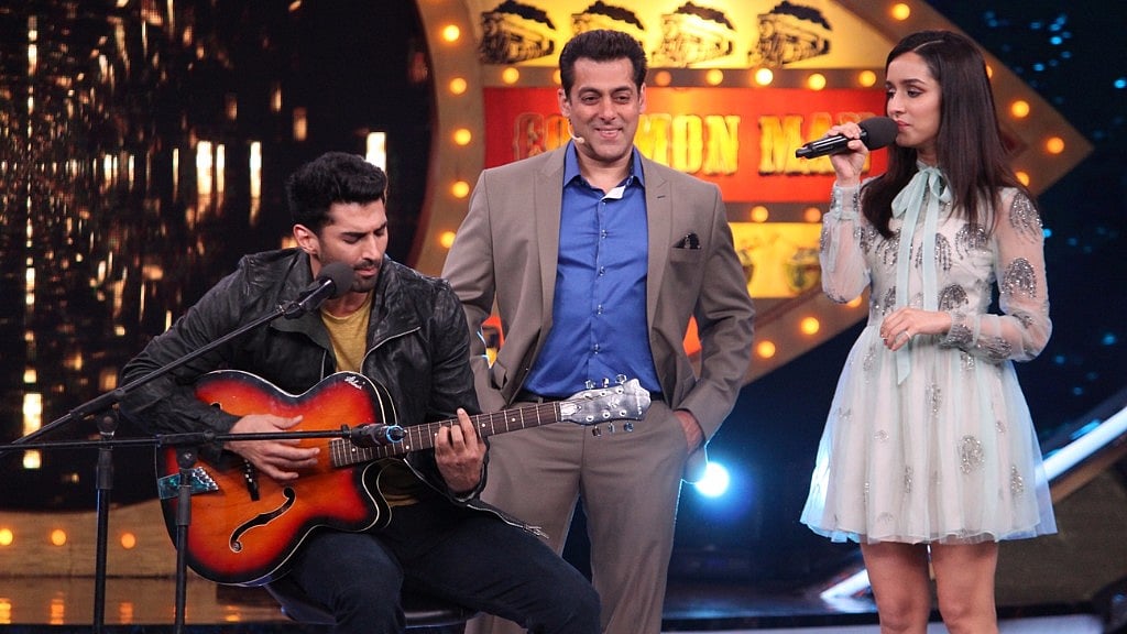 Aditya Roy Kapur and Shraddha Kapoor show off their musical skills as Salman Khan looks on. (Photo courtesy: Colors)