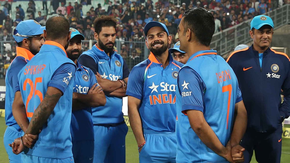 Virat Kohli with his teammates after the Kolkata ODI against England. (Photo: BCCI)