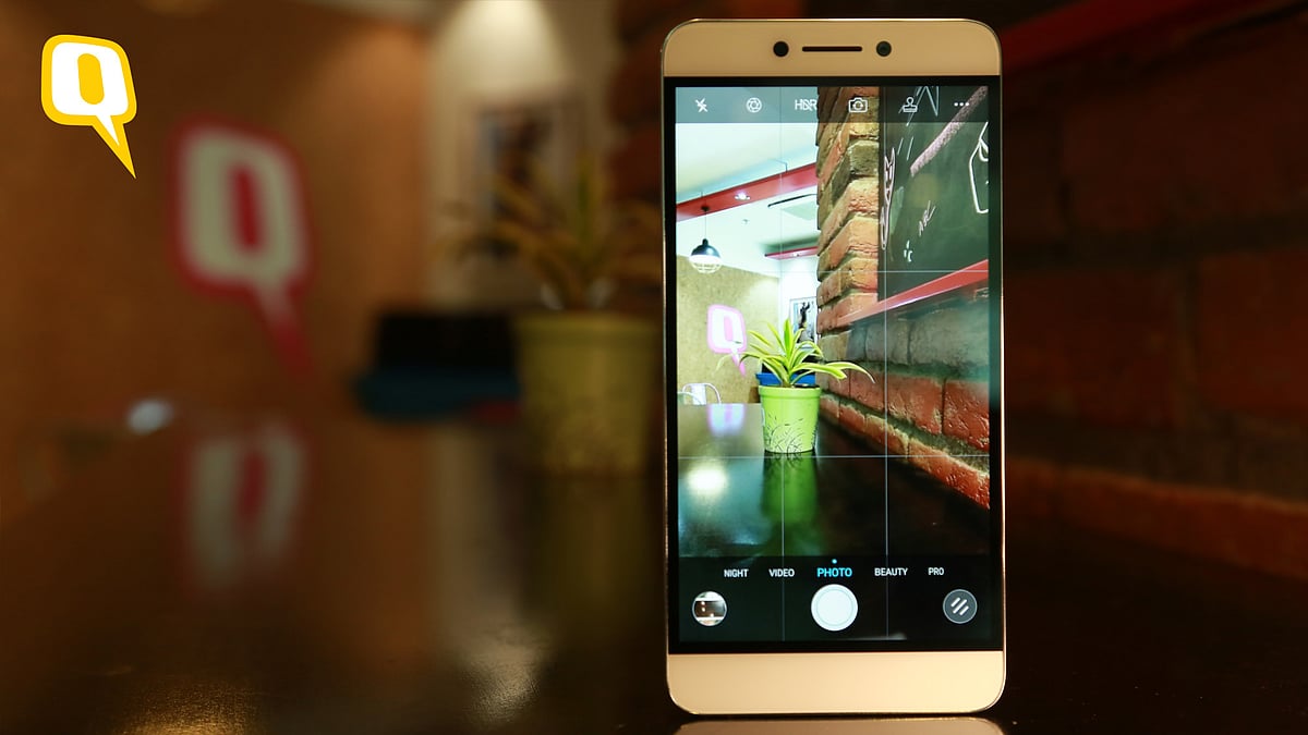Coolpad Cool1 is an affordable smartphone from LeEco’s stable. (Photo: Shiv Kumar Maurya/<b>The Quint</b>)