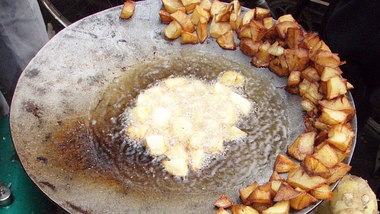 Cooked over high heat for a long time, the Aloo tikki is one of the food items that UK health study points out as possible triggers of cancer. (Photo: iStock)