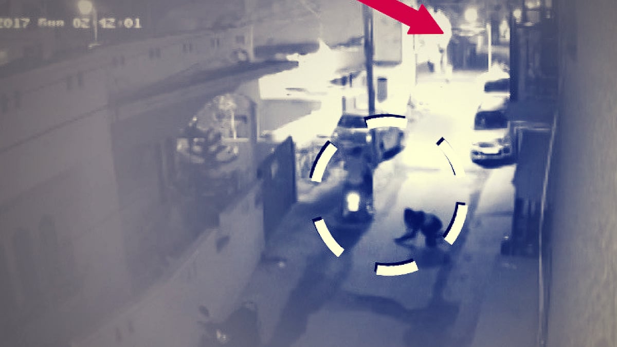 Notice the silent bystanders? (Photo: <b>The Quint</b>)