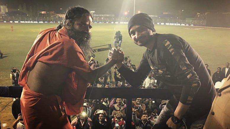 Baba Ramdev and Harbhajan Singh. (Photo Courtesy: Twitter/ <a href="https://twitter.com/harbhajan_singh">Harbhajan Turbanator</a>)