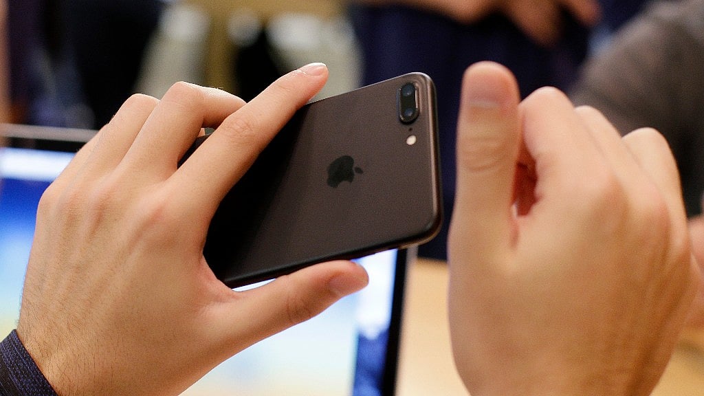Time for Indian consumers to pay at par with US prices of iPhone. (Photo: AP)