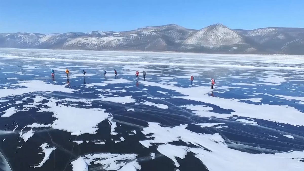 Ice-skating on Baikal lake (Photo: AP Screengrab)