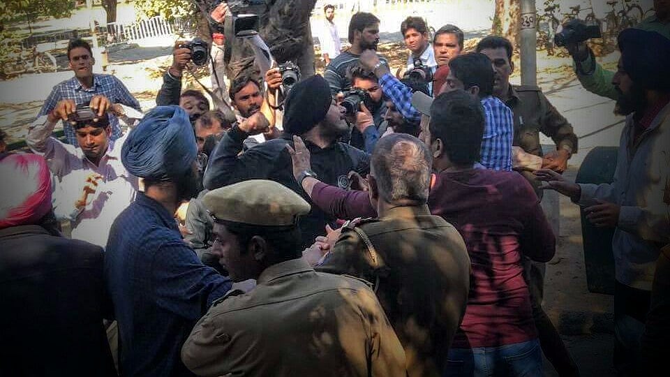 (Photo Courtesy: Twitter/<a href="https://twitter.com/iharmanjotSgill/status/836174892936507392">@iharmanjotSgill</a>)