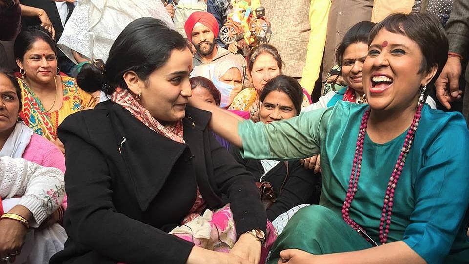 Yadav family ‘chhoti bahu’ Aparna Yadav sits down with Barkha Dutt for a candid chat just before her political debut. (Photo: <b>The Quint</b>)
