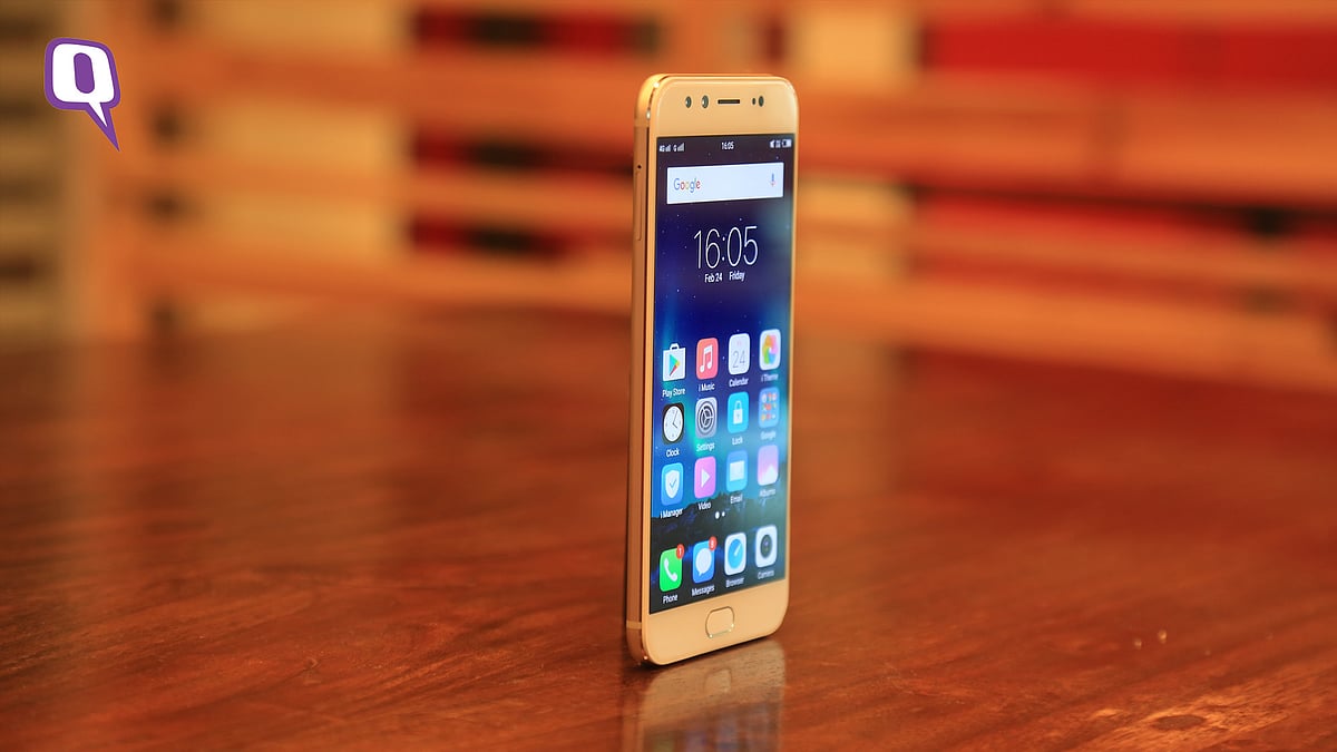 Should you buy Vivo V5 Plus v/s OnePlus 3T? (Photo: Shiv Kumar Maurya/<b>TheQuint</b>)