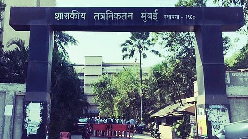 The Government Polytechnic College in Bandra has segregated seating areas for men and women in the cafeteria in a misplaced attempt to curb sexual harassment. (Photo: The Quint/Pallavi Prasad) 