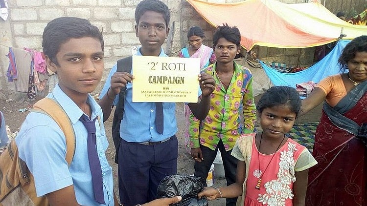 With the ‘Do Roti’ campaign, Azhar hopes that no poor person would go to sleep hungry anywhere in the country. (Photo Courtesy: Facebook/Azhar Maqsusi)