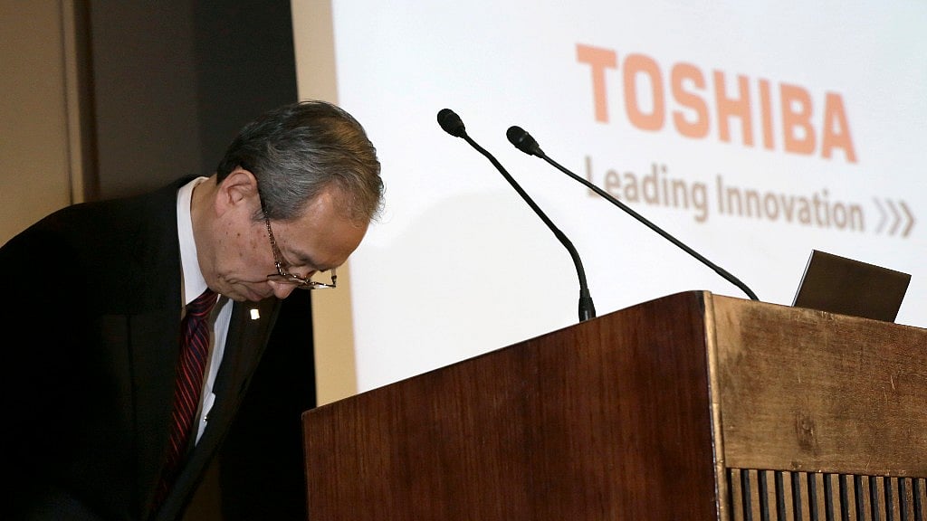 Toshiba Corp. President Satoshi Tsunakawa bows at a press conference in Tokyo. Toshiba said it was considering selling its money-losing Westinghouse operations in the US. (Photo Courtesy: AP)