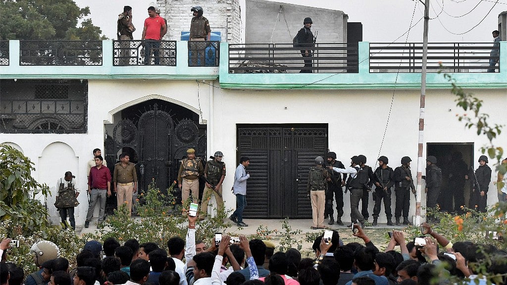 UP ATS personnel during their operation against a suspected terrorist in the Thakurganj area of Lucknow on Tuesday. (Photo Courtesy: PTI)