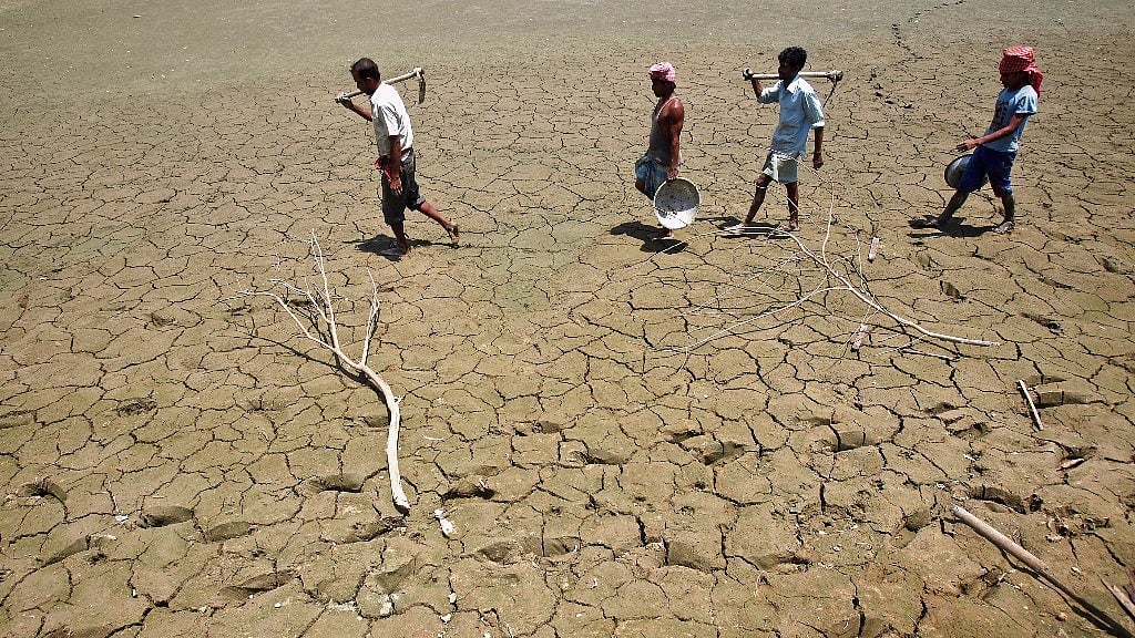 The deaths have been reportedly attributed to the drought in the state. (Photo Courtesy: <a href="http://www.thenewsminute.com/article/no-end-farmer-suicides-karnataka-another-farmer-kill-self-fourth-five-weeks-58204">The News Minute</a>)