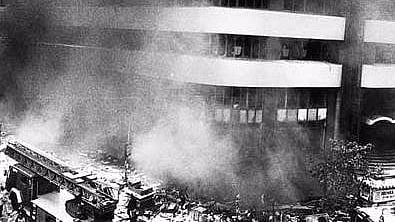 The Bombay Stock Exchange Building after the blast. (Photo Courtesy: <a href="https://twitter.com/IndiaHistorypic/status/625294679735545857">Twitter</a>)